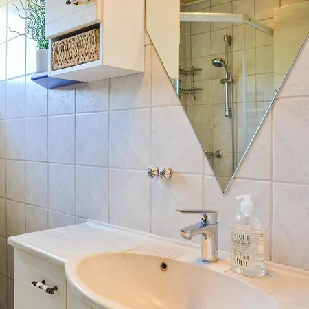 Feriehus Awesome In W/ Wifi And 3 Bedrooms *